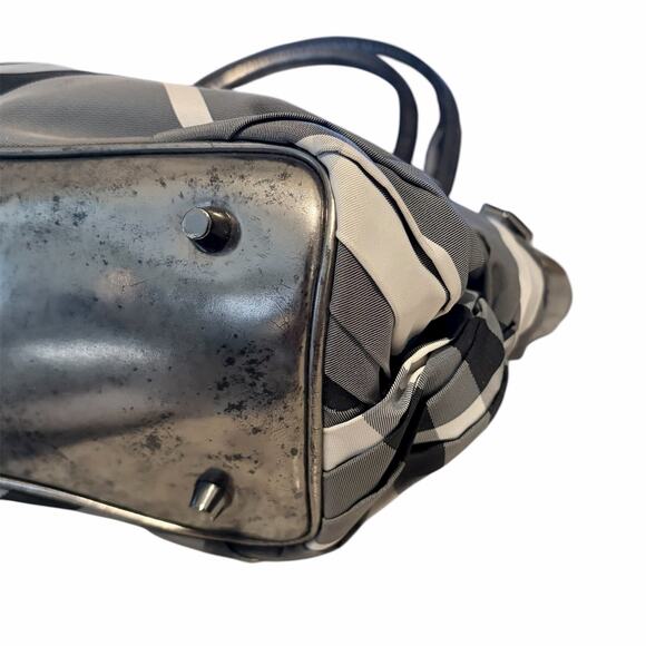 Burberry Gray/Metallic Nova Check Nylon & Patent Leather Easton Landscape Tote - Picture 7 of 14